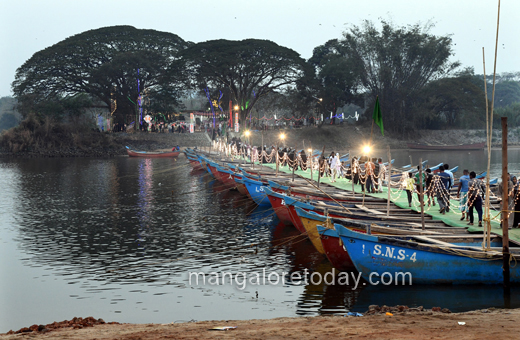 boat bridge in kannur